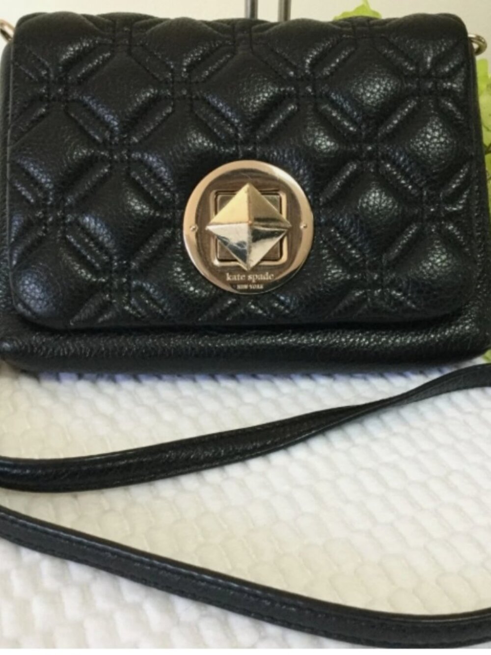 Kate Spade women Crossbody Clutch Handbag Purse Black Leather Gold Turn Lock